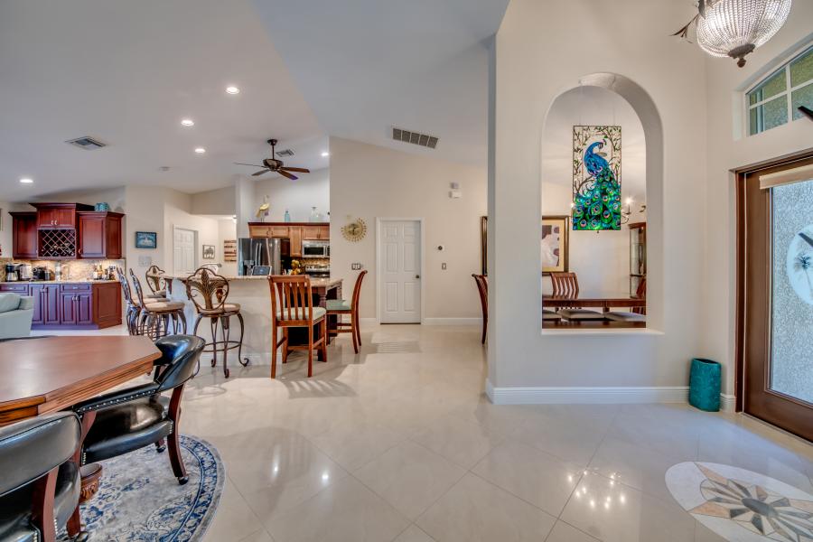 6-Foyer  Nook